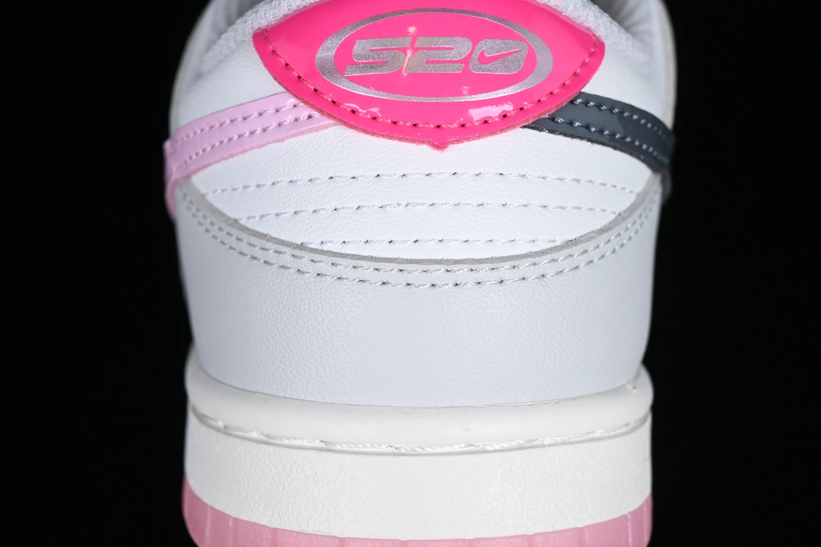 All Categories Nk SB Dunk Series Nk SB Dunk Low Low-top sneakers Cost-effective version Nk SB Dunk Low "520" Valentine's Day limited SB low-top sports and leisure sneakers FN3451-161